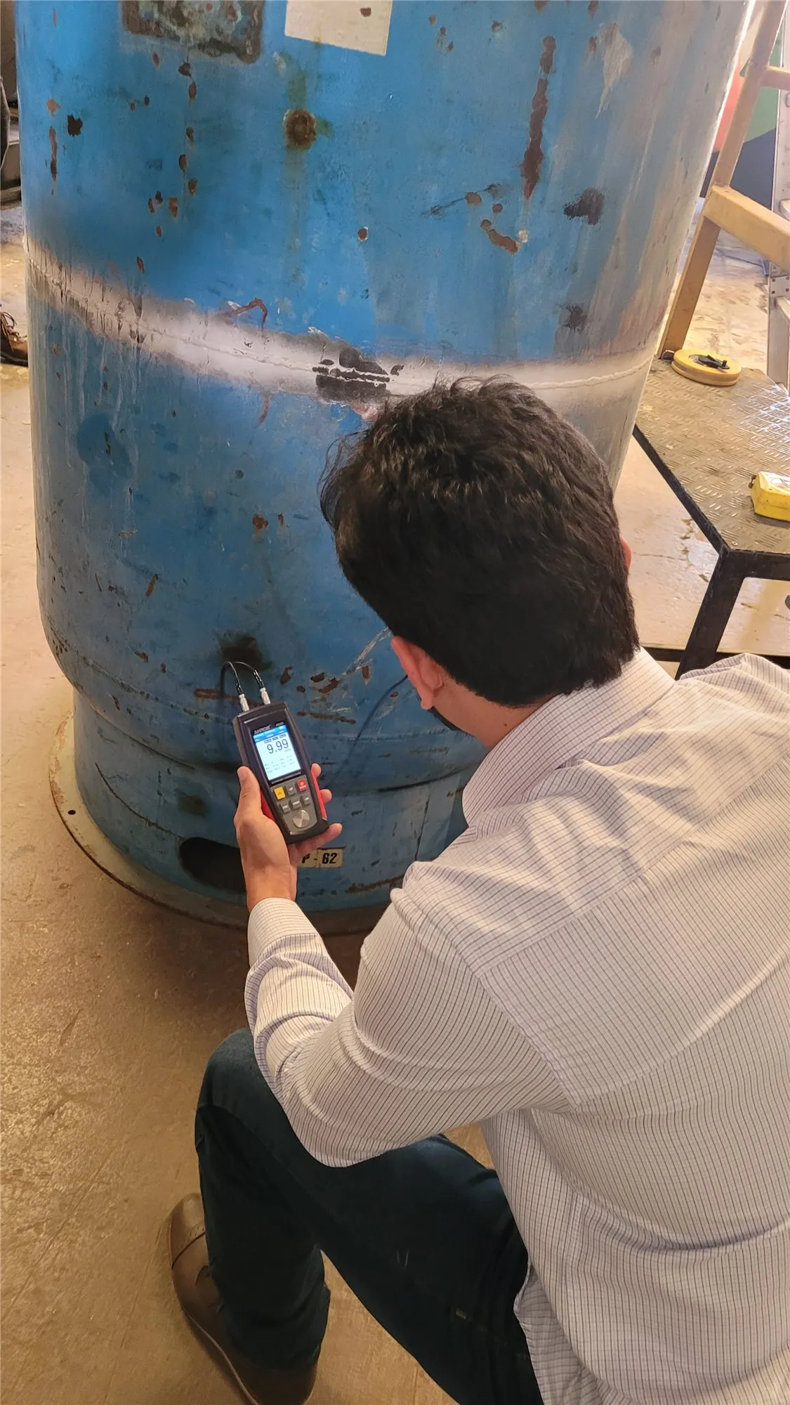 Medición de espesor por ultrasonido en recipiente a presión